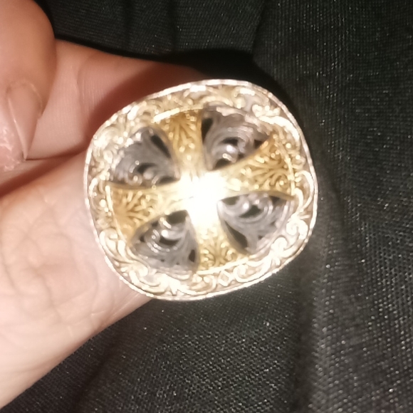 Ring - Picture 3 of 3